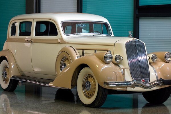 The retro museum shows the perfect cars of the last century