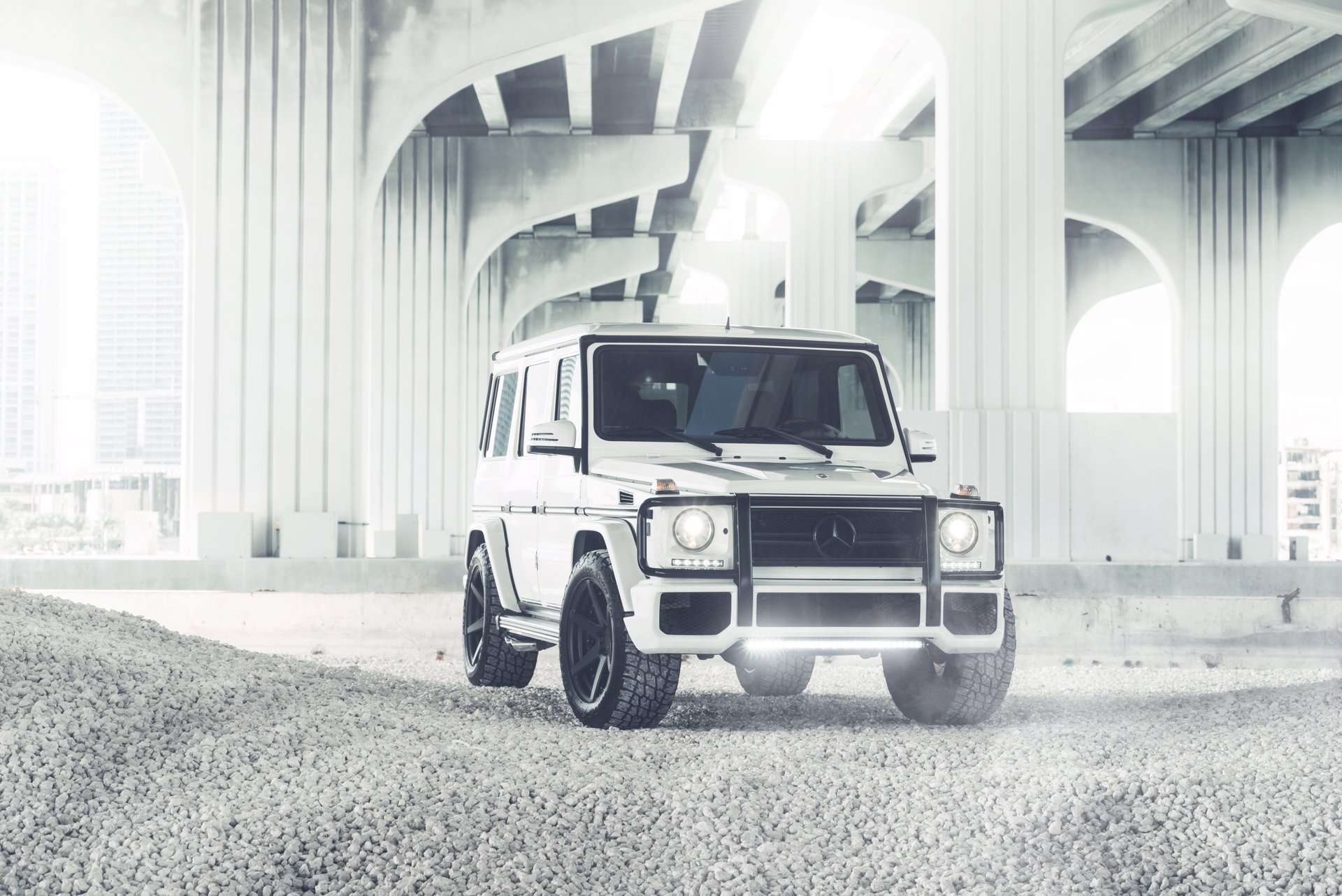 mercedes-benz g-klasse g55 w463 white front