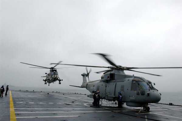 Military helicopter pad with turntables