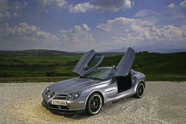 The doors of this Mercedes look into the clouds. The call is accepted... Who is faster