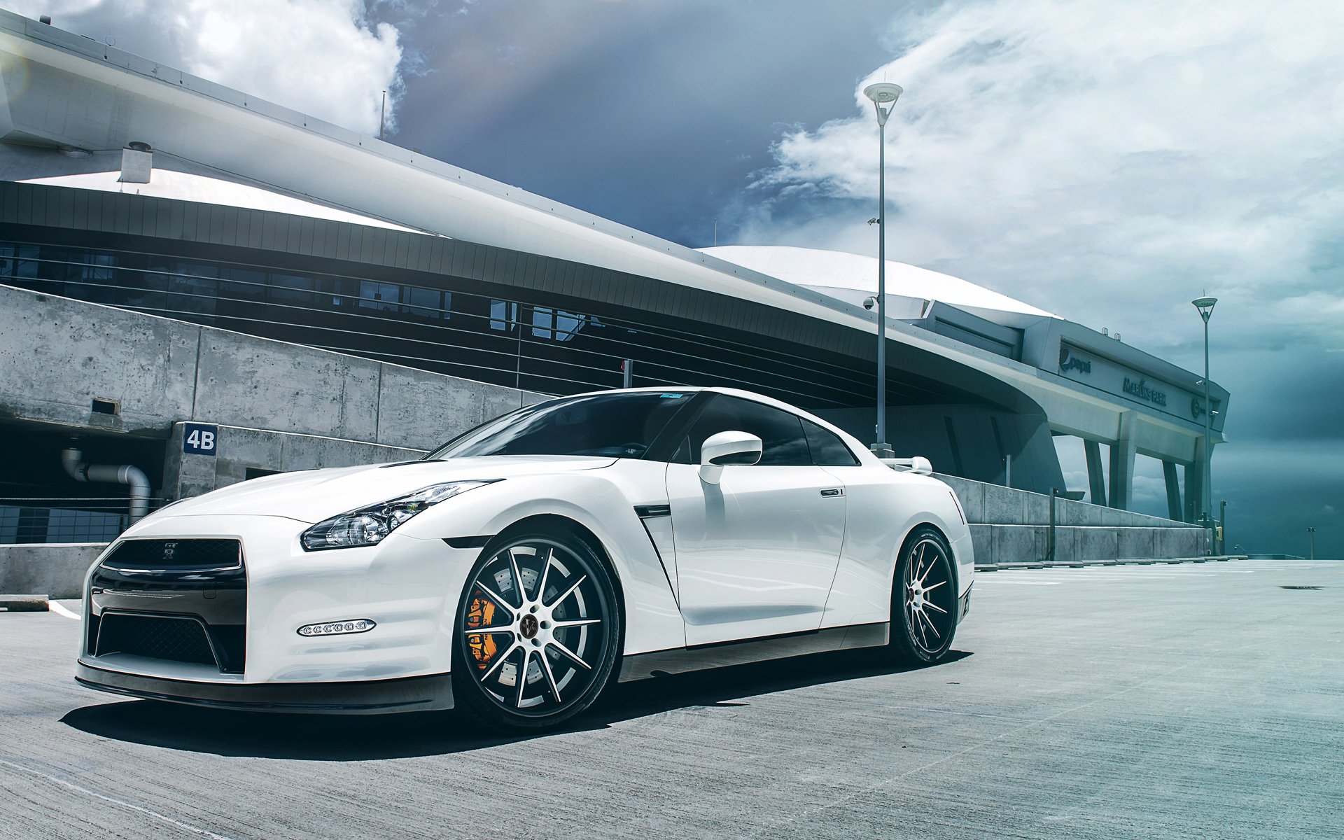 nissan gt-r car r35
