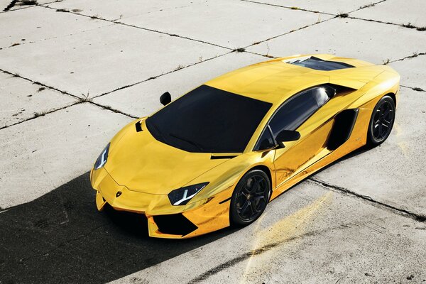 Golden Lamborghini Avendator LP700-4 tuning