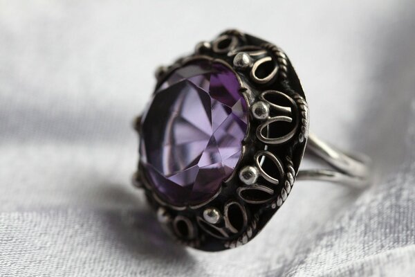 Dark silver ring with amethyst insert