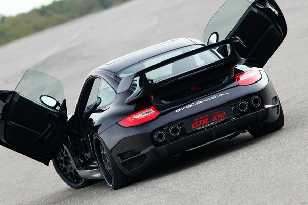 A sports car with climbing doors will be replaced