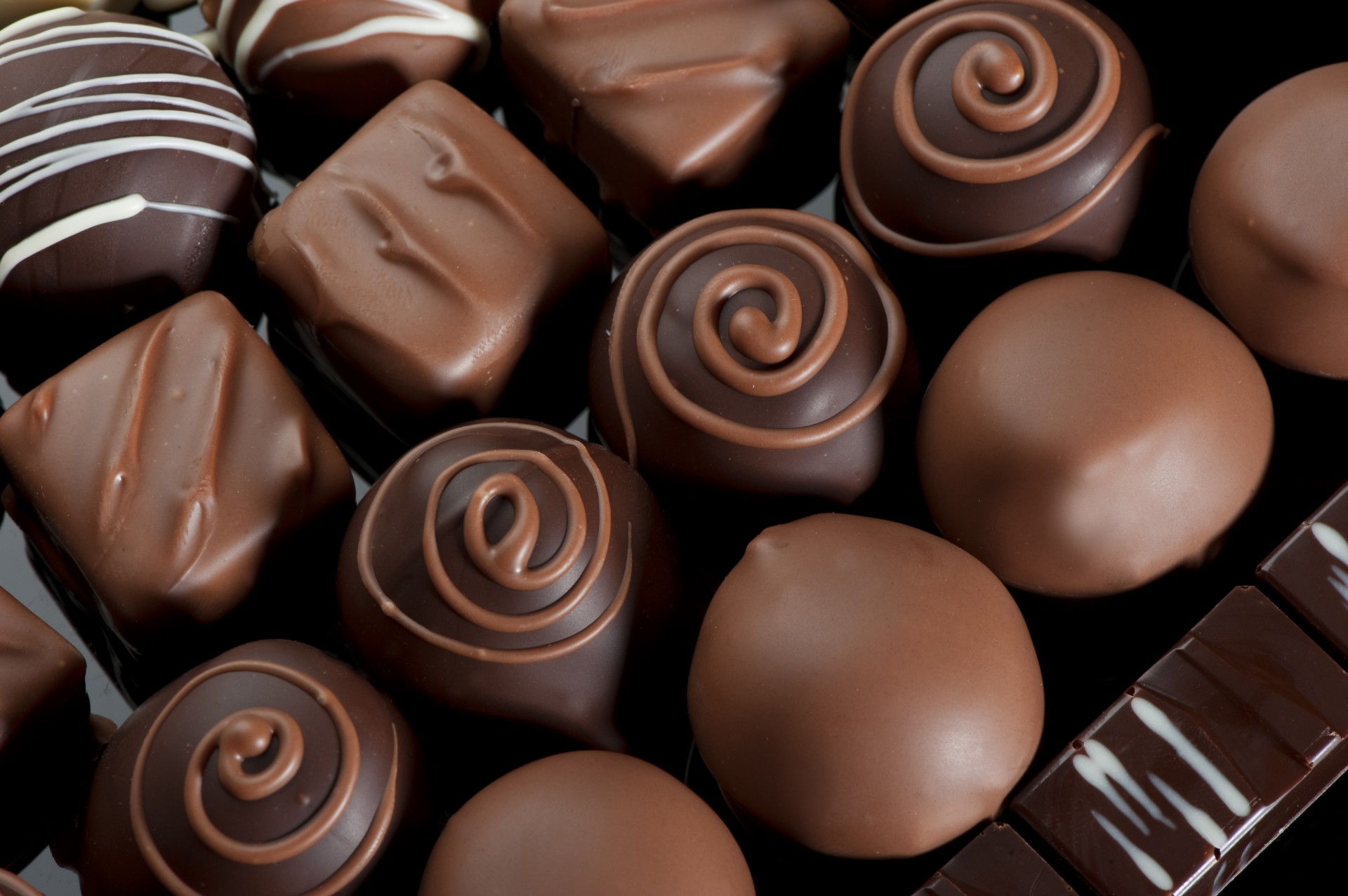 patterns sweet chocolate candy assorted box