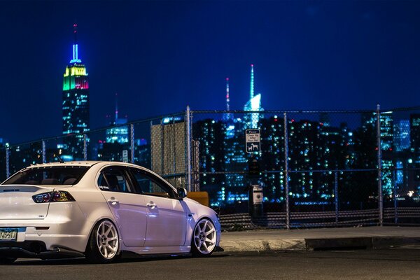 Mitsubishi-hello light of the night city