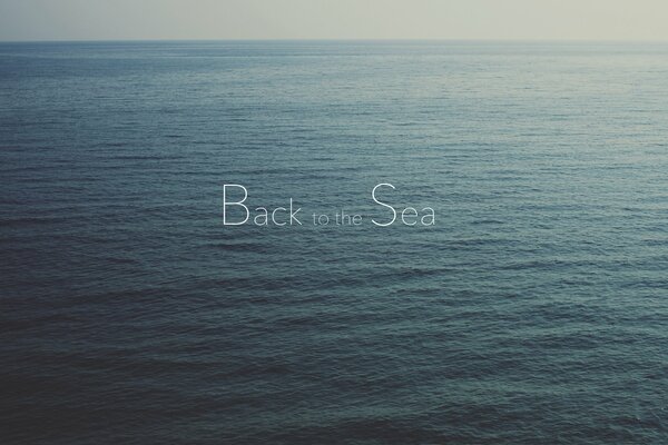 Boundless horizon across the ocean
