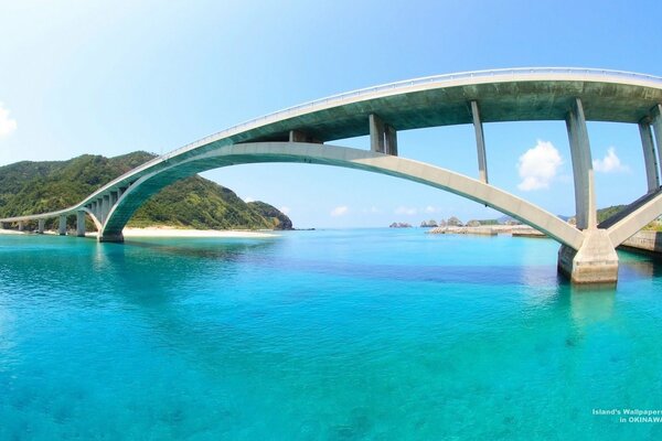 An extraordinary bridge in the blue Bay