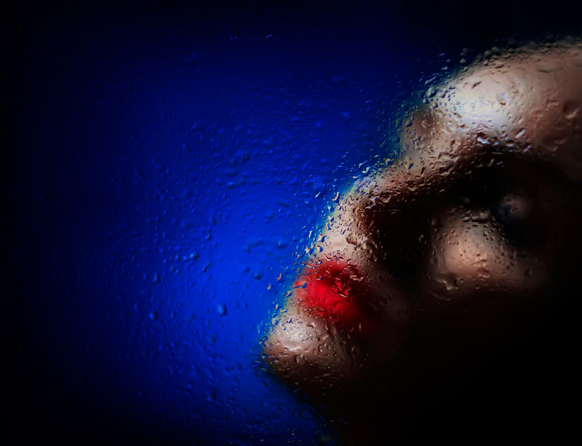 voyeur drops glass lips make-up