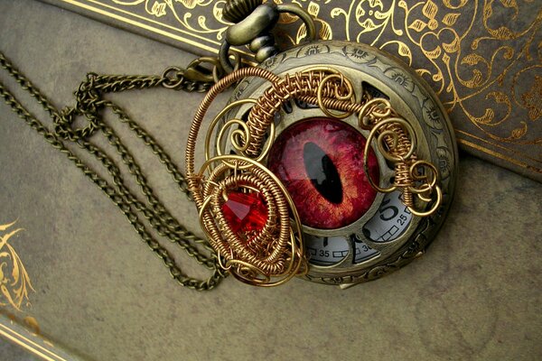 Pocket watch pendant in the form of an eye