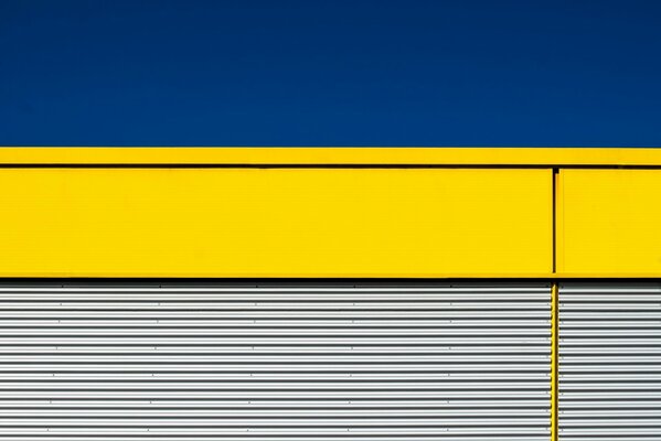 Minimalistic image of city walls