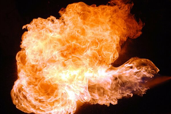 The flame burning the eye from the first minute