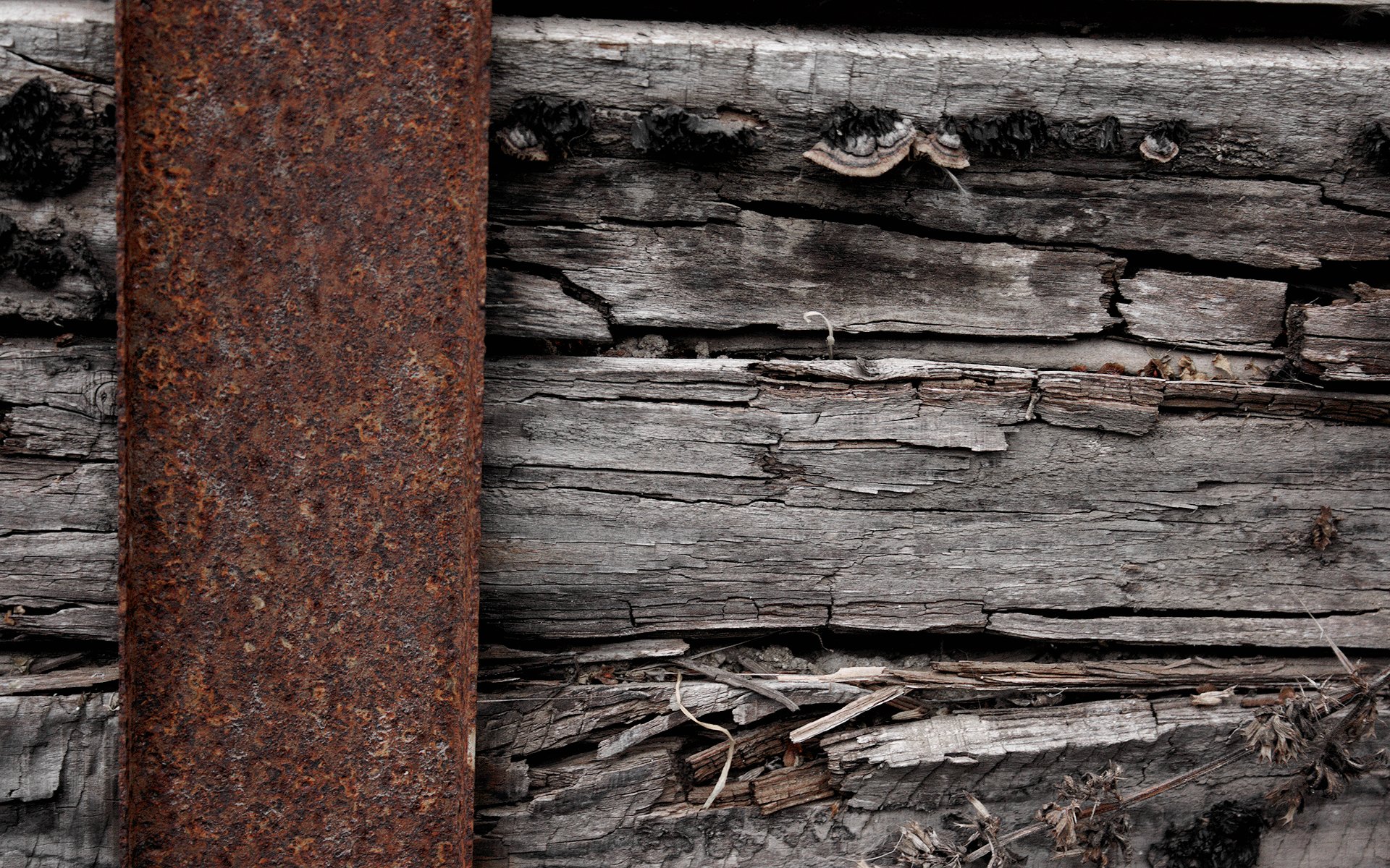 oxide metal wood