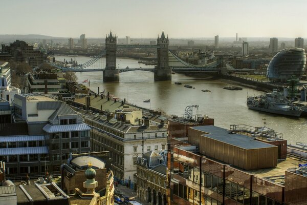Breathtaking bridge in London