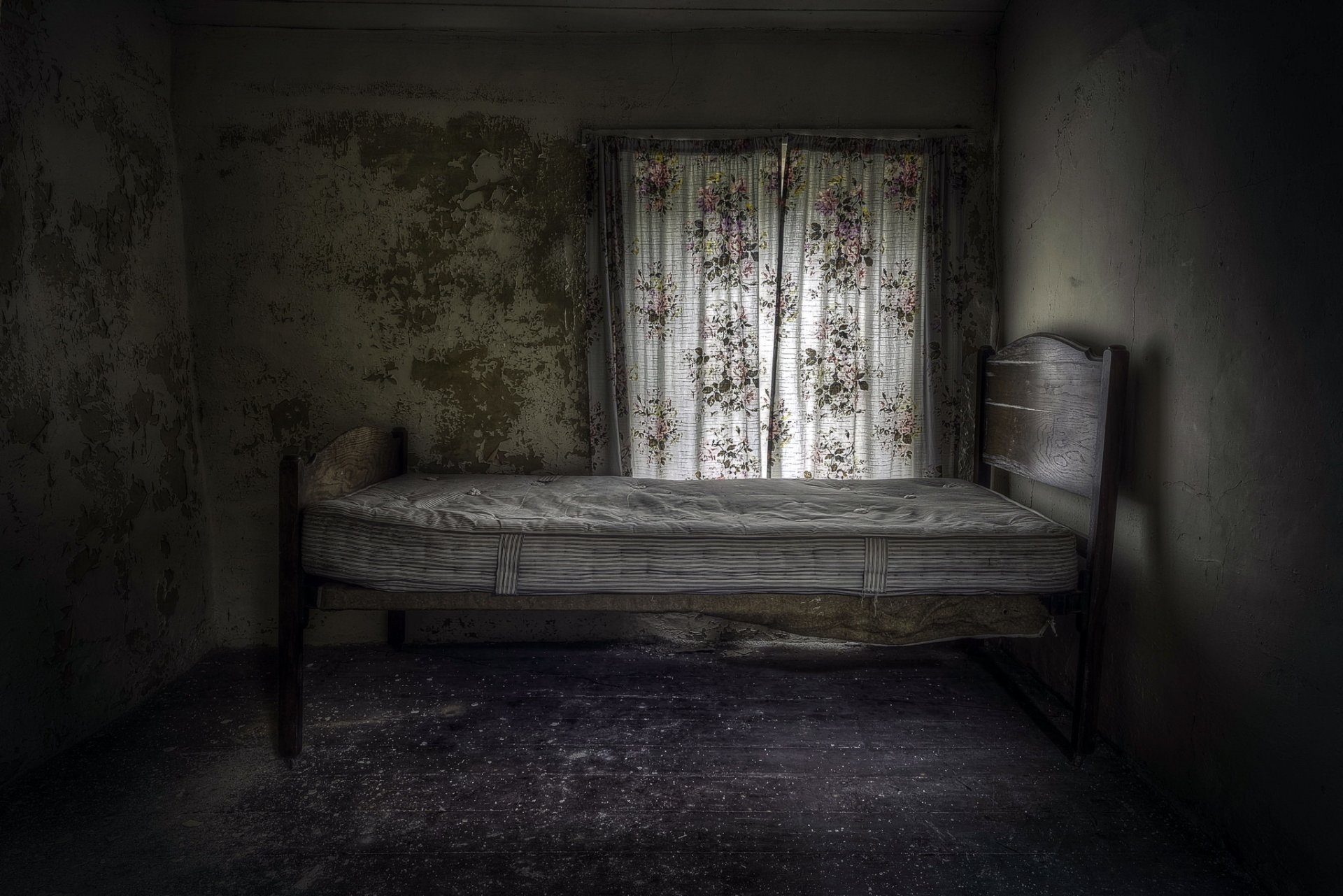 room bed window