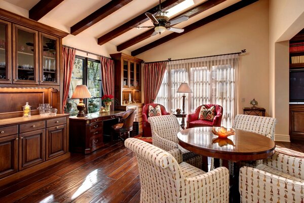 Classic cozy dining room
