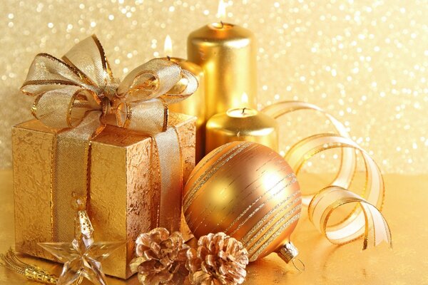 Ball, candles and cones in gold color