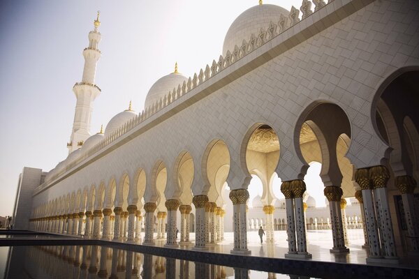 The beautiful architecture of the Sheikh Zayed Mosque