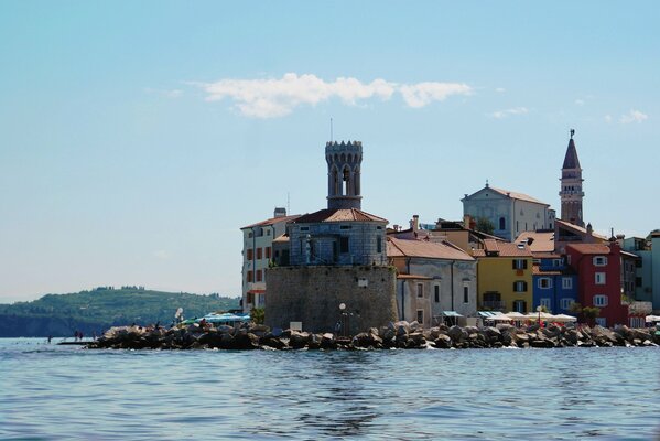 Photo of a city in Slovenia with the sea