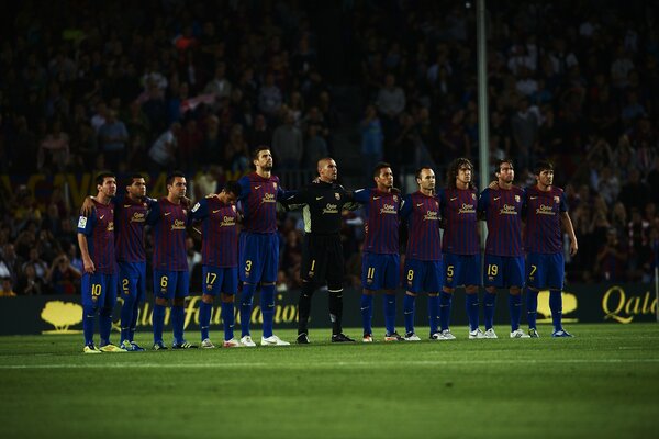 The composition of the beginning of the performance of the band Barcelona