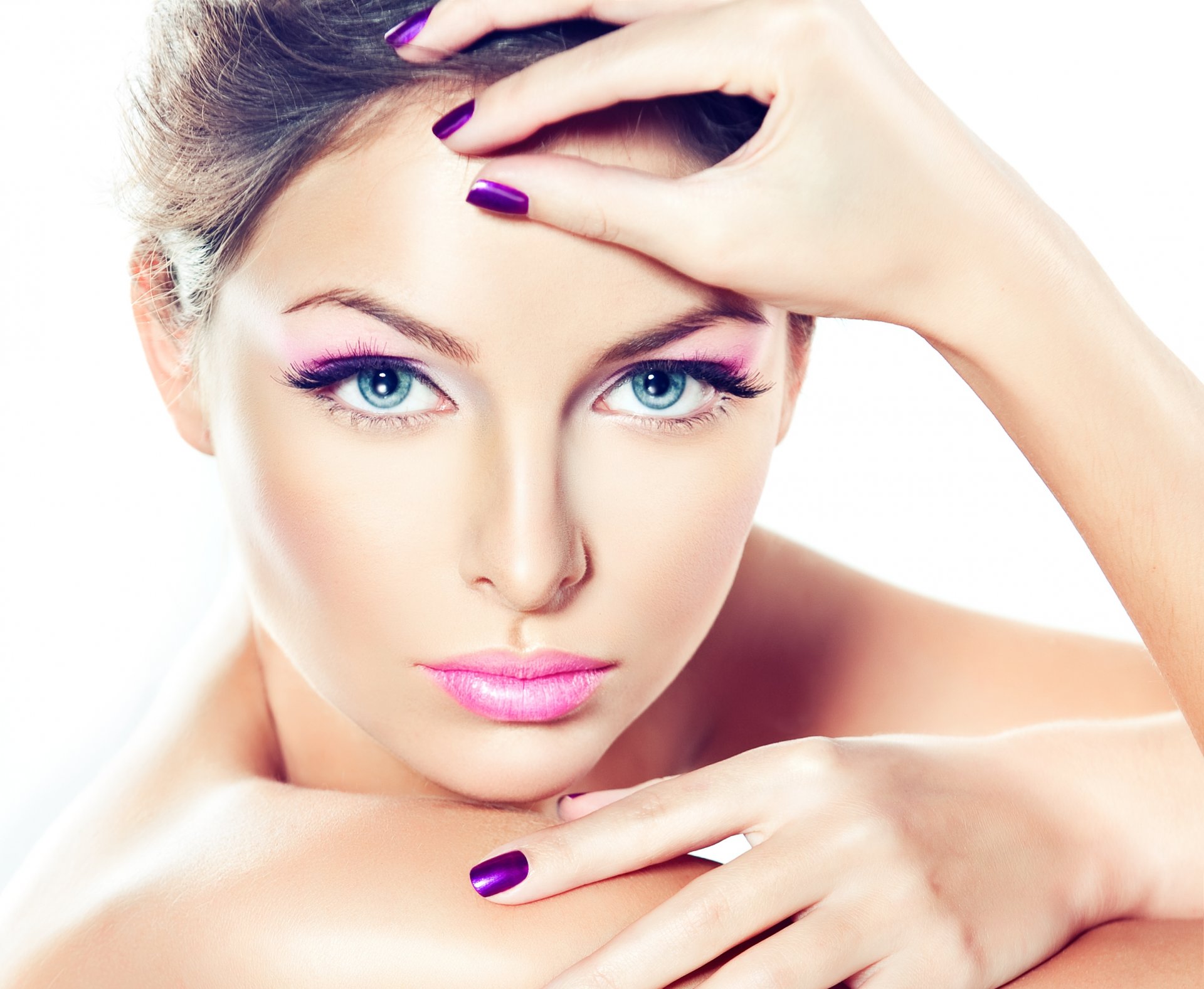 girl blue eyes view make-up