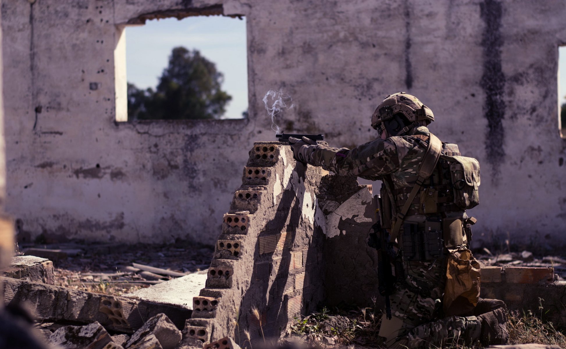 men weapon the army