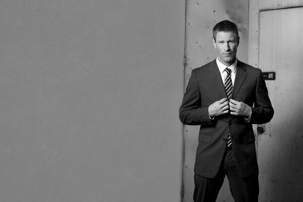 The handsome and serious Aaron Eckhart