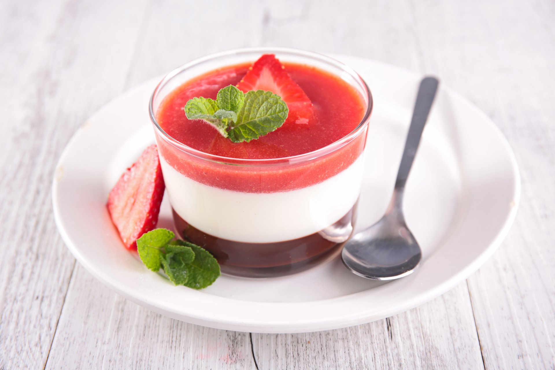 cake dessert cream cake sweet mousse strawberry