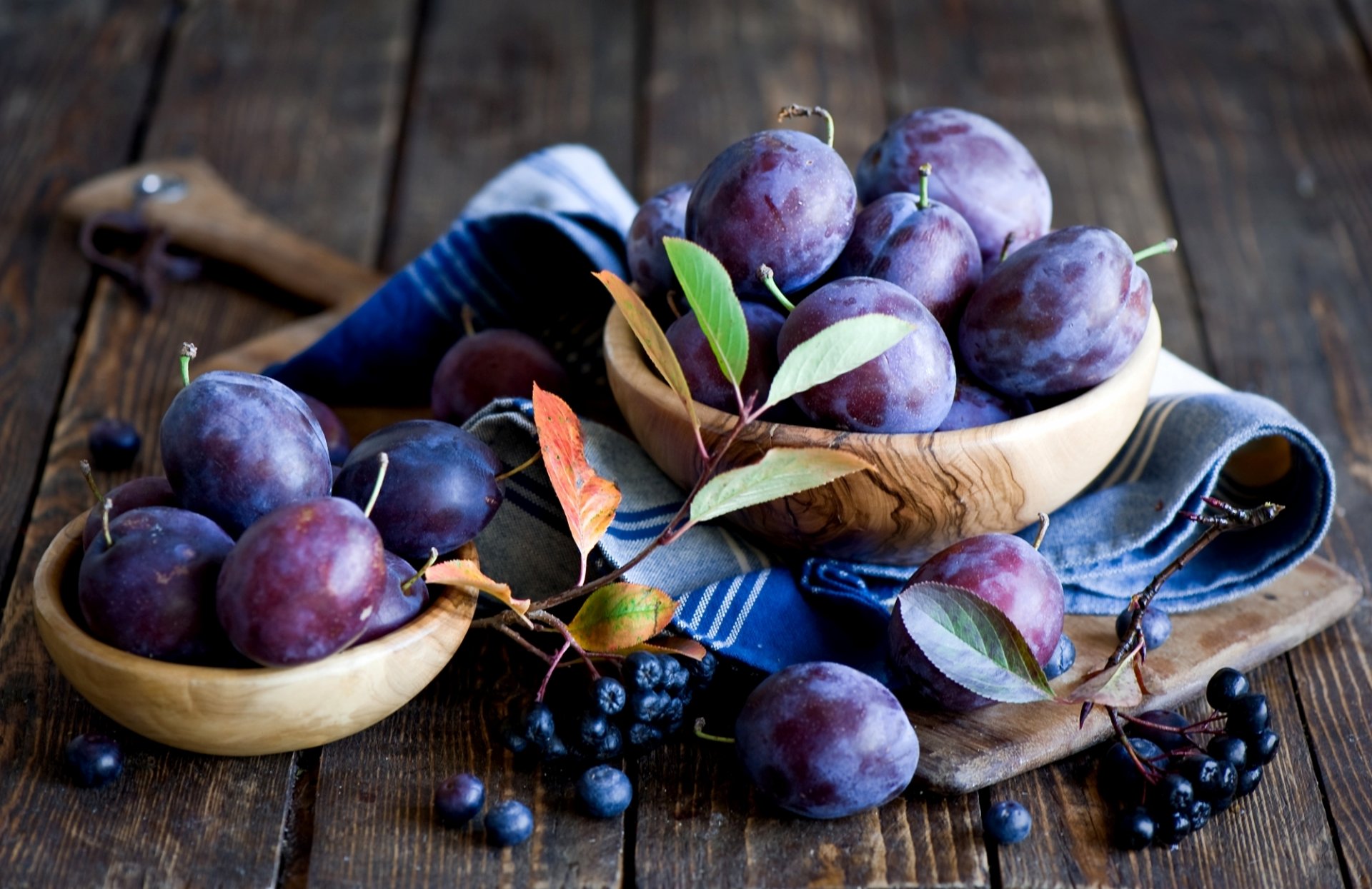plum fruits berries tableware board napkin leaves autumn still life