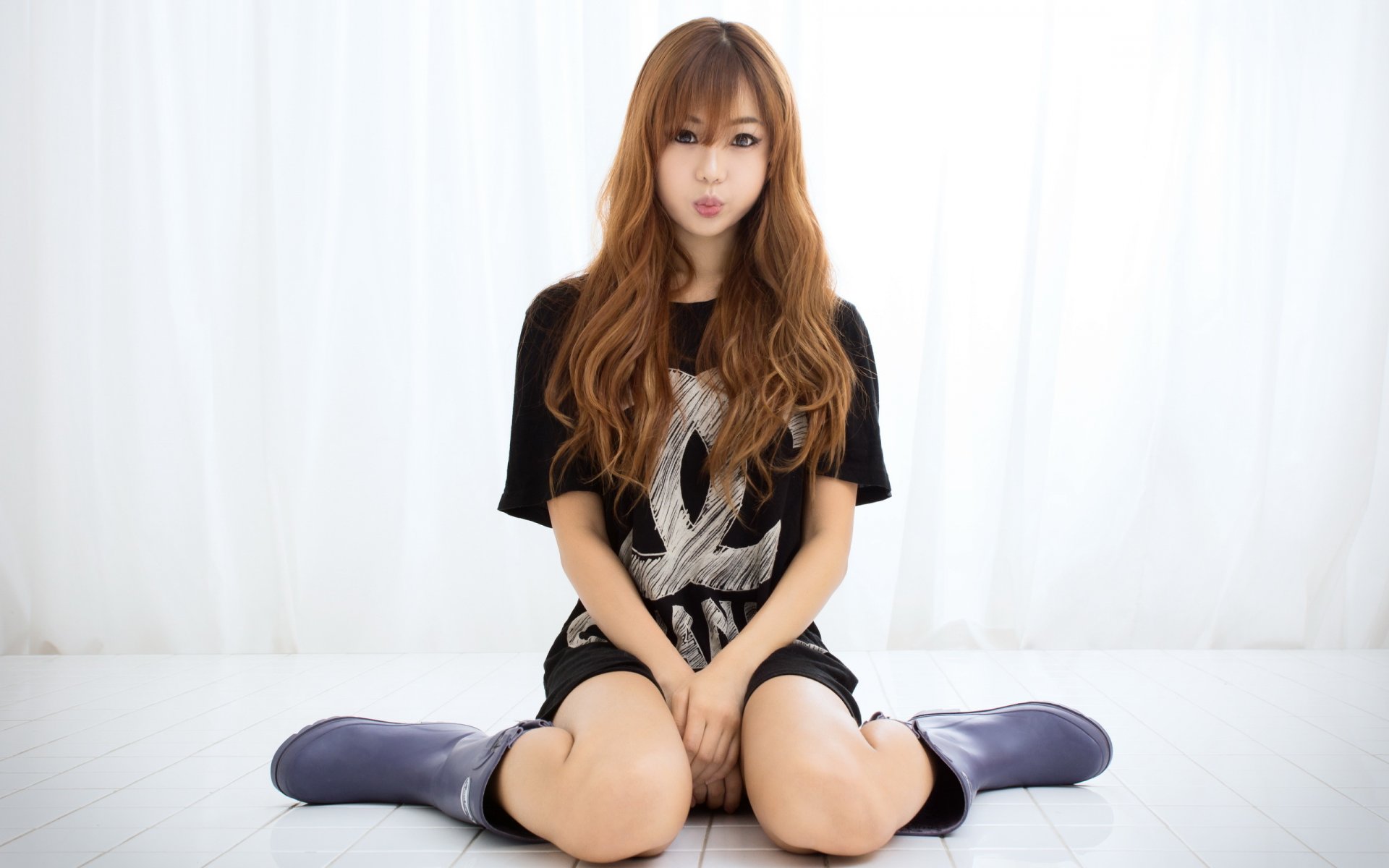 girl asian pose