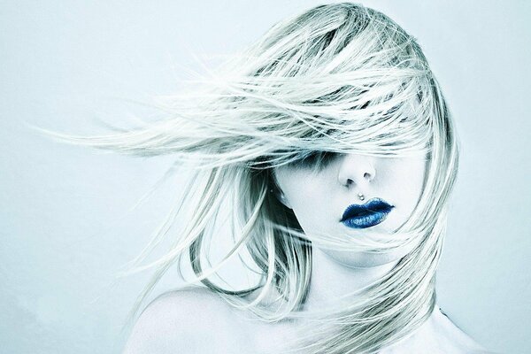 Blonde with blue lipstick