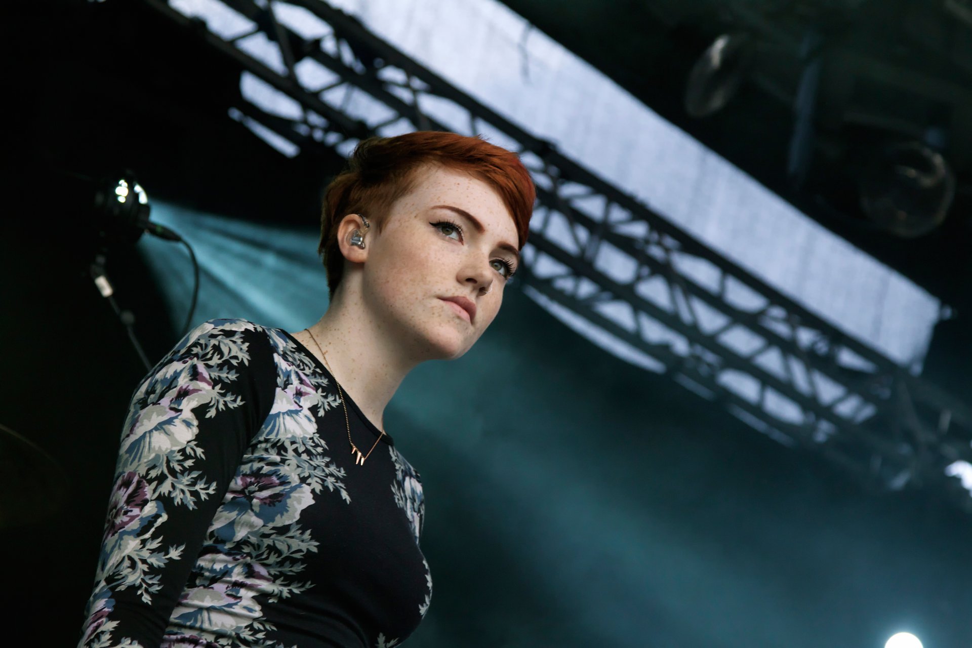 chloe hole chloe howl british singer songwriter pop rock synthpop stage