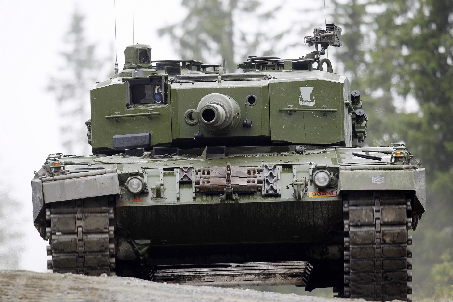 leopard 2 a4 battle tank armored vehicles trunk
