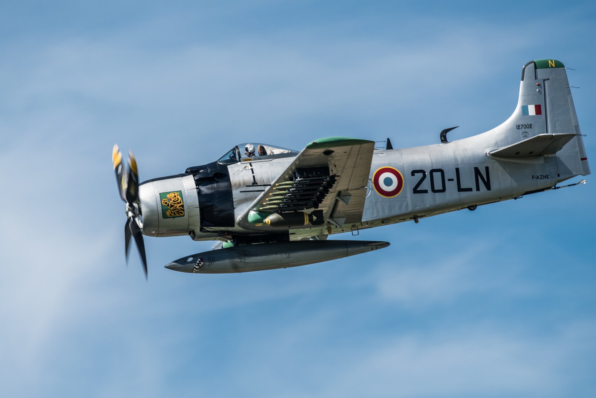 douglas a-1d skyraider skayreyder attack flight