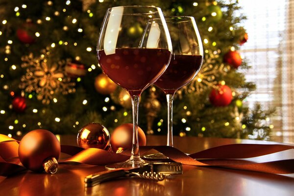 Festive table decoration with balloons and wine glasses