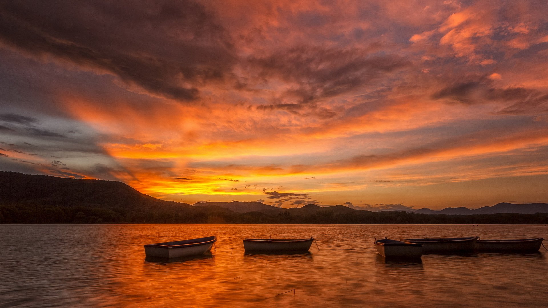unset lake boat