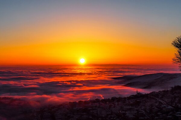 The glow of the sun at the mountains, mountains and sun sunset, sunset and mountains, magical sunset at the mountains